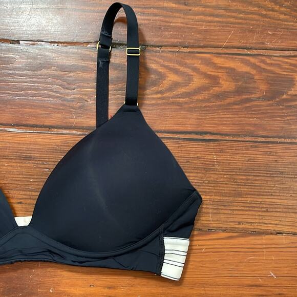 Lively wire free molded cup lined bra sz 38B - Picture 2 of 6